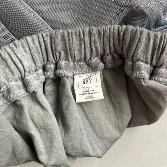 GAP Kids shimmery gray/silver tulle skirt ✨ Size US4. Fully lined. - Picture 4 of 7